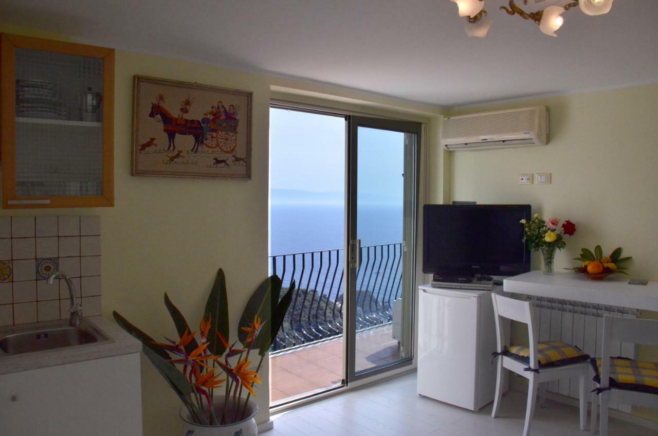 Apartment L'Attico Taormina Exterior photo